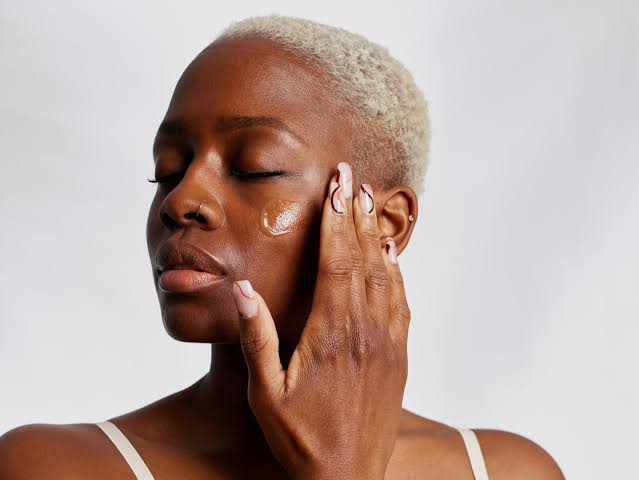 Women applying moisturizer correctly on her dry skin.